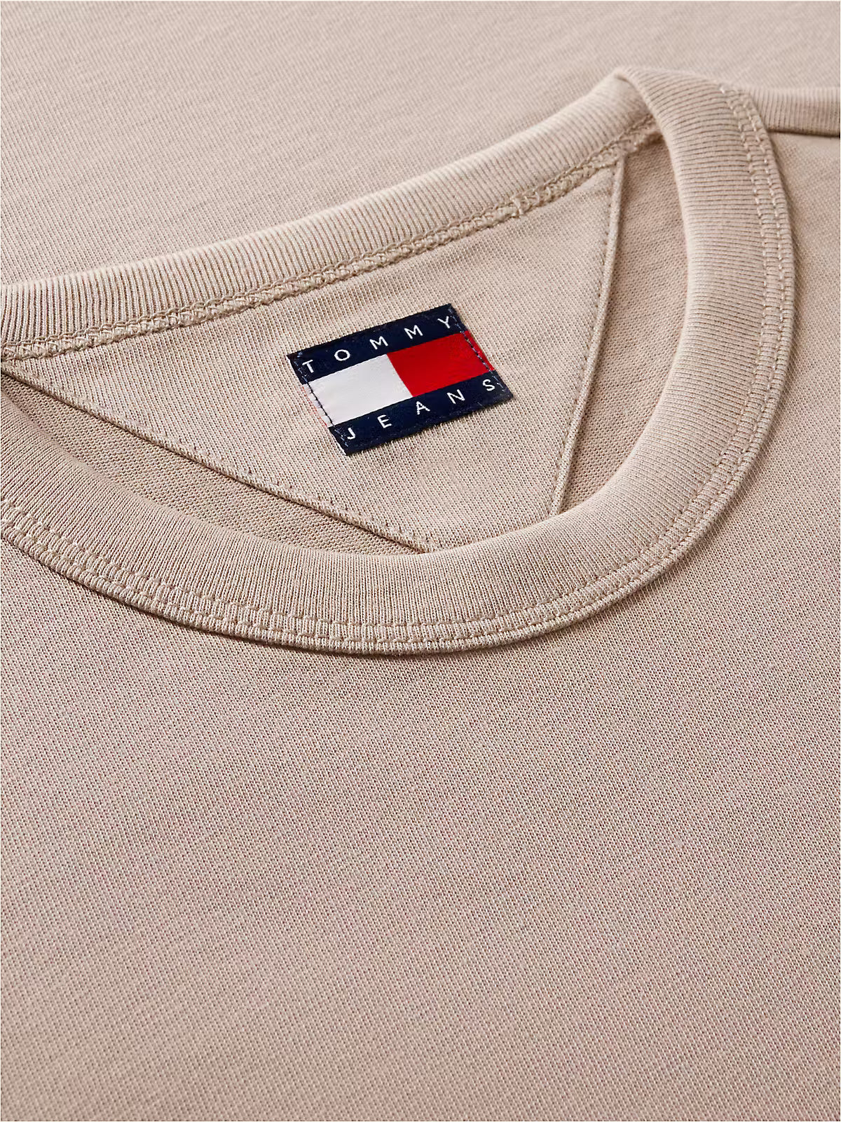 Tommy Jeans Tommy Badge Crew Neck T-Shirt – Limestone Dust