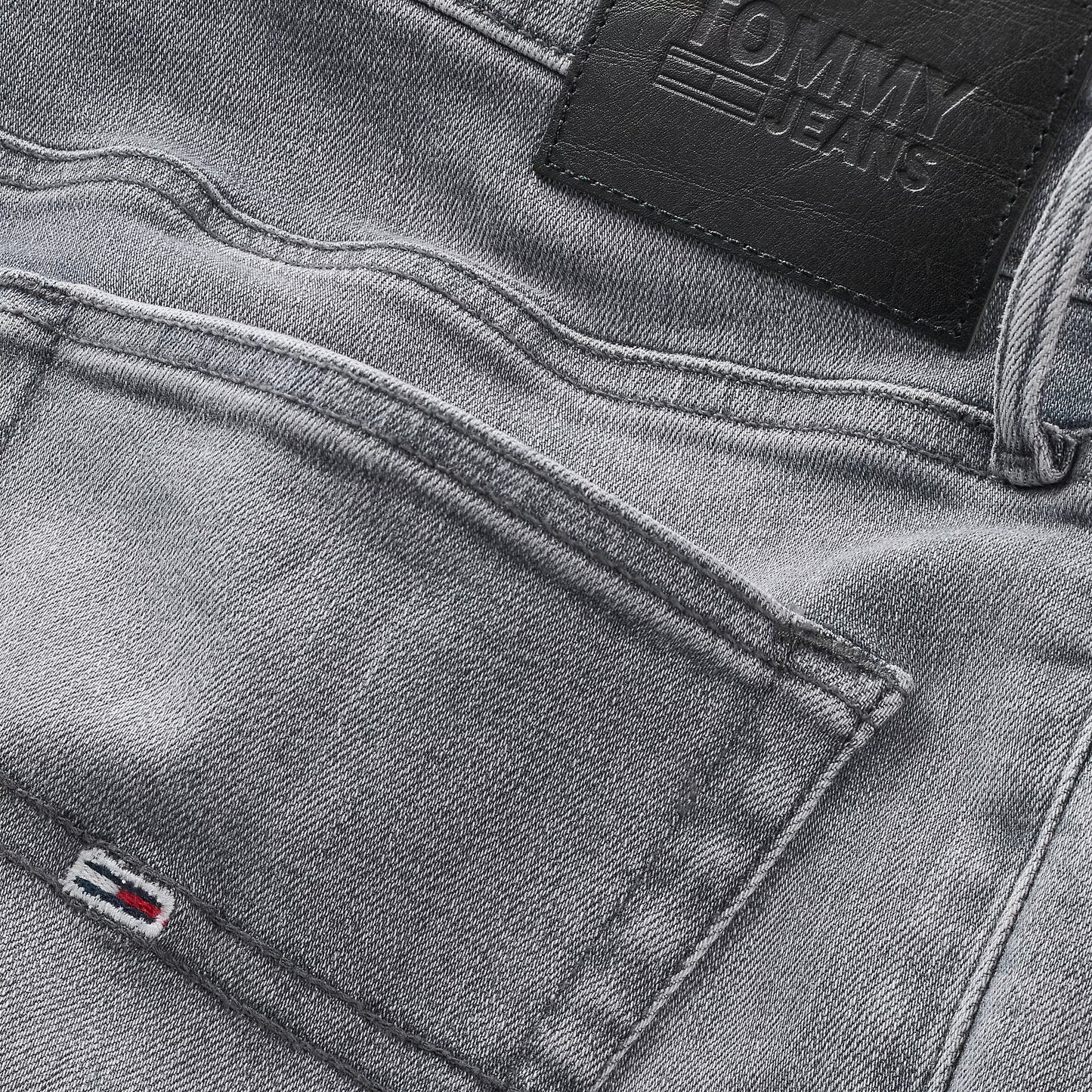 Tommy Jeans Austin Slim Tapered Jeans