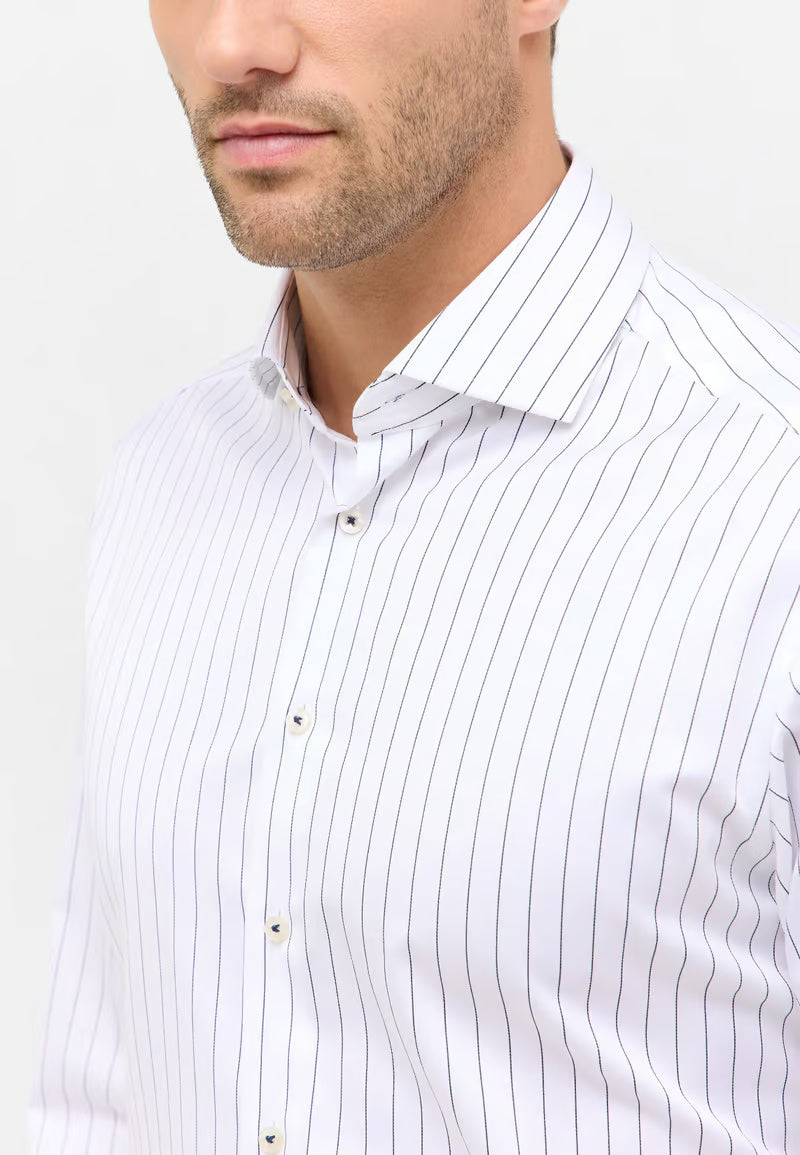 MODERN FIT Shirt in white striped